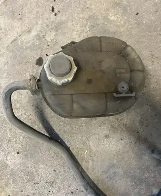 Coolant expansion tank/reservoir