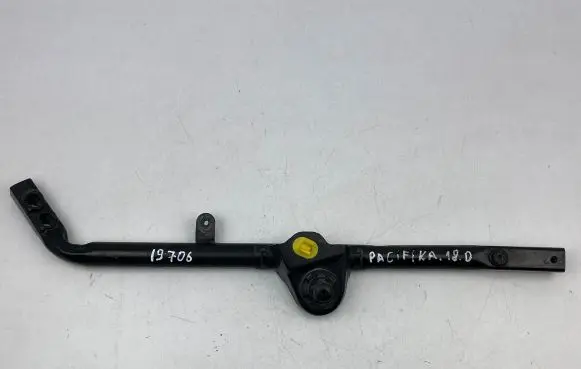 Radiator support slam panel bracket
