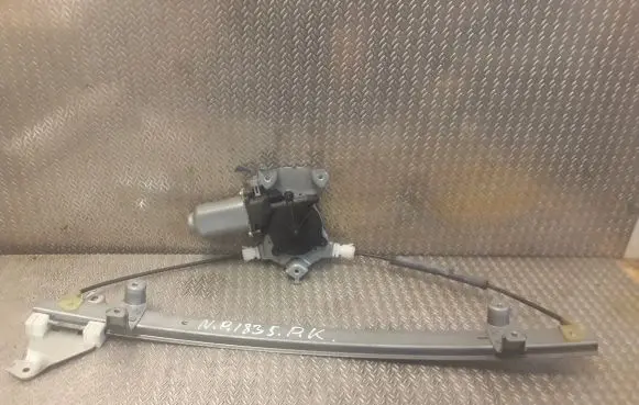 Nissan Pathfinder R51 Front door electric window regulator 