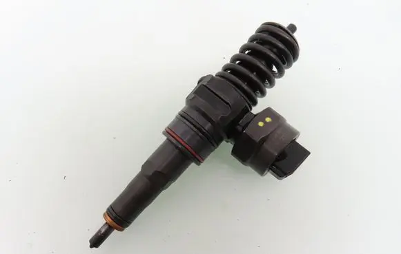 Skoda Fabia Mk1 (6Y) Fuel injector 0414720015 038130073J