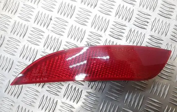 Ford Focus Rear tail light reflector 13B415