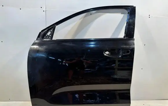 KIA Sorento Front door