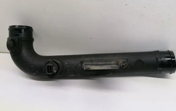 Volkswagen PASSAT B5 Intercooler hose/pipe 546990 8D0145840A