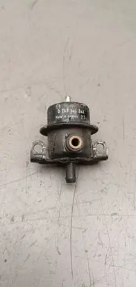 BMW 5 E34 Fuel pressure regulator 0280160248