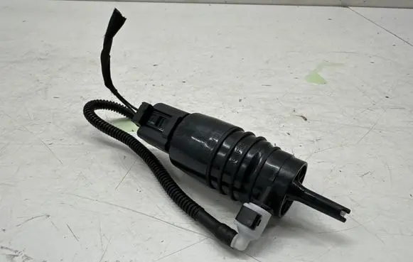BMW X7 G07 Windscreen/windshield washer pump 7310147