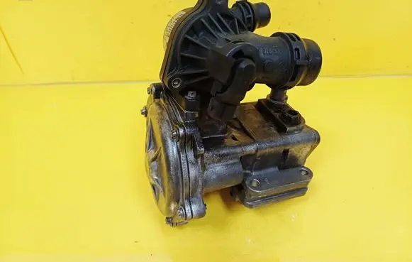 BMW 3 E46 Power steering pump 7512537