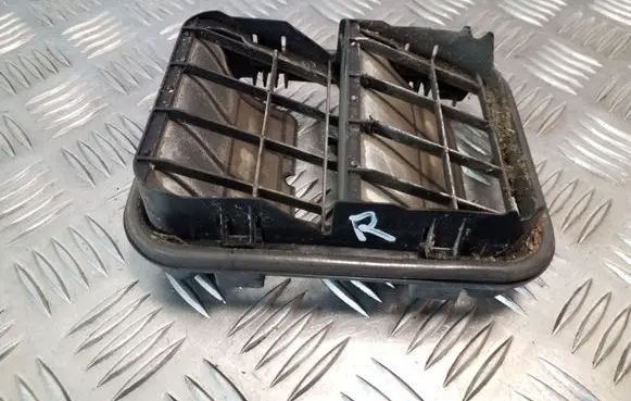 Opel Vivaro Quarter panel pressure vent 
