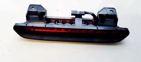 Chevrolet Orlando Third/center stoplight E1312952