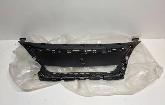 Peugeot 5008 II Front bumper upper radiator grill 9815317777 C067600911SM032