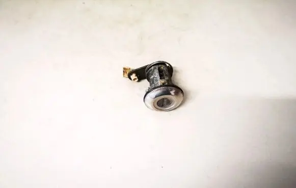 Hyundai Atos Classic Front door lock (next to the handle) 