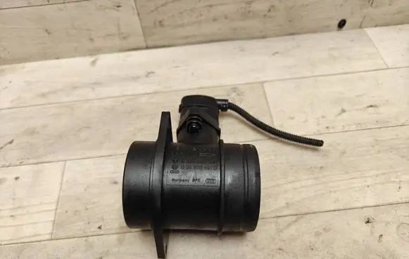 Volkswagen Touran I Mass air flow meter 0281002531 038906461B