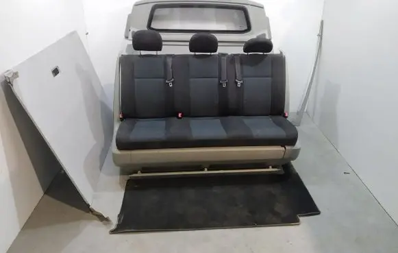 Volkswagen Transporter - Caravelle T5 Second row seats 