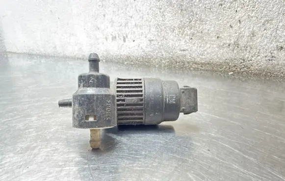 Opel Vectra C Windscreen/windshield washer pump 90580532