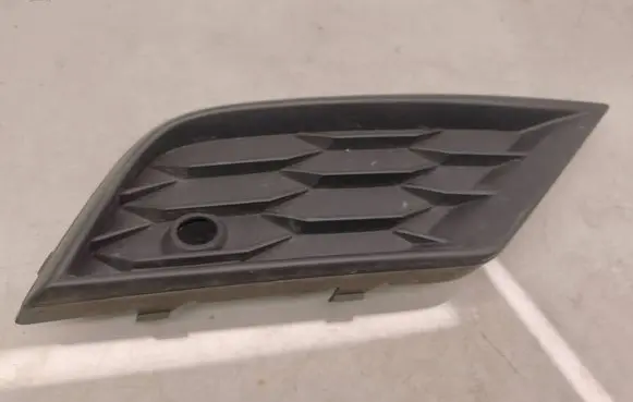Volkswagen Tiguan Front bumper lower grill 5NA853666A