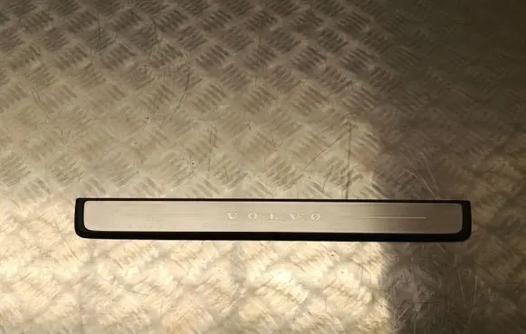 Volvo XC40 Front sill trim cover 32289844