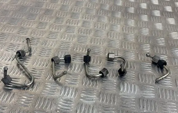 Peugeot 3008 I Fuel injector supply line/pipe 