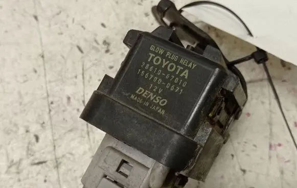 Toyota Auris 150 Glow plug pre-heat relay 2861067010 1567000671