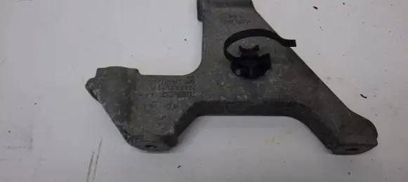 Opel Vivaro Engine mounting bracket 244834509R