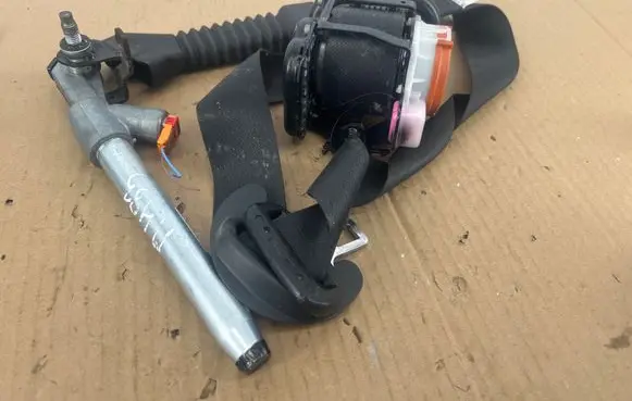 Nissan Qashqai Front seatbelt 0589P1000220 ECER1606 067642