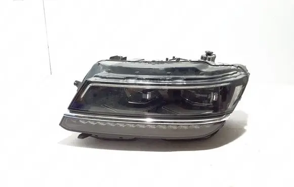 Volkswagen Tiguan Headlight/headlamp 5NB941081A