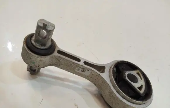Maserati Ghibli Engine mounting bracket