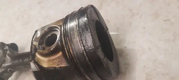 Nissan X-Trail T30 Piston with connecting rod
