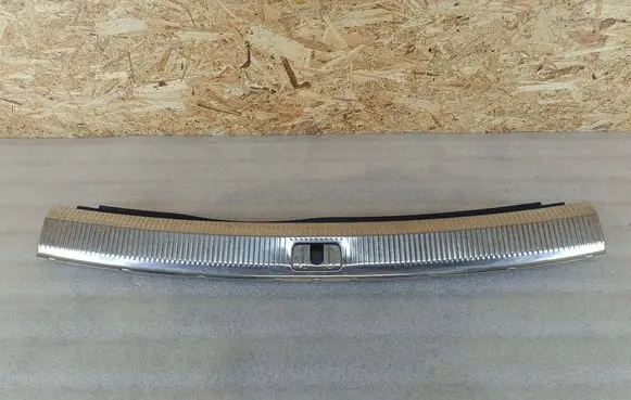 Trunk/boot sill cover protection