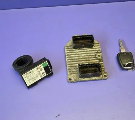 Opel Zafira A Engine control unit/module ECU 09158726 5WK9157 S0100504