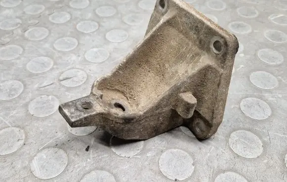BMW 7 E38 Engine mounting bracket 1093812