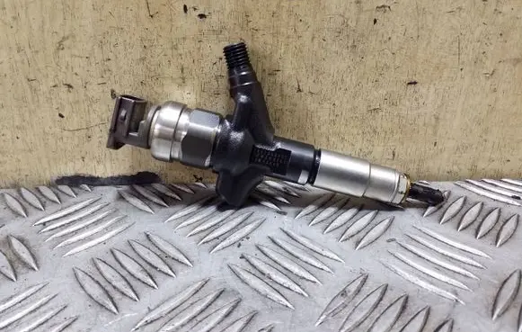 Subaru Outback Fuel injector 16613AA030