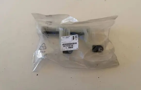 Opel Grandland X Front door windshield rail 9821863780