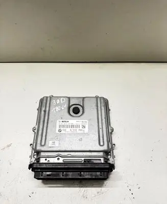 BMW 5 F10 F11 Engine control unit/module 0281018297 8516753 030139870
