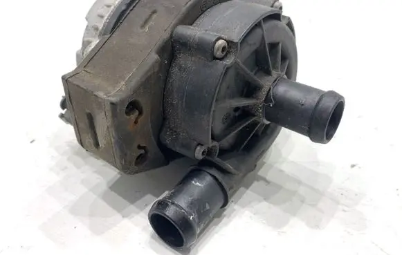 Skoda Superb B8 (3V) Oil filter mounting bracket 04L965567B