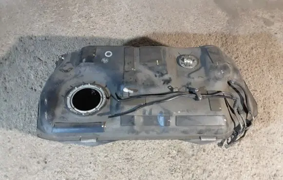Suzuki Grand Vitara II Fuel tank 
