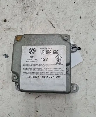 Volkswagen PASSAT B5 Airbag control unit/module 1J0909607