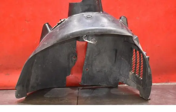 Front wheel arch liner splash guards