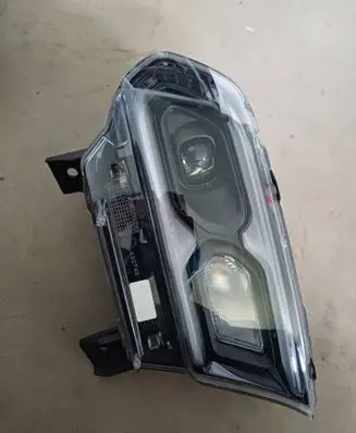 Dodge Durango Headlight/headlamp 68433778AE