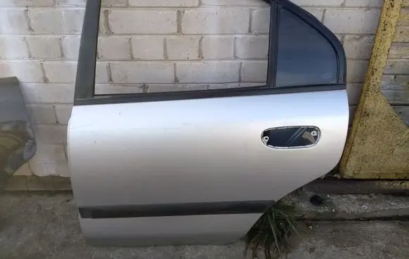 Mitsubishi Carisma Rear door