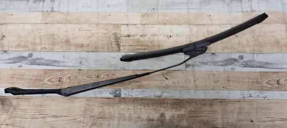 Toyota Avensis T220 Front wiper blade arm 8521105051