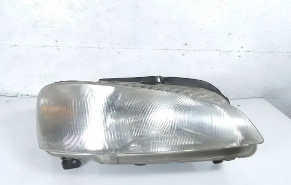 Peugeot 106 Headlight/headlamp 88202143