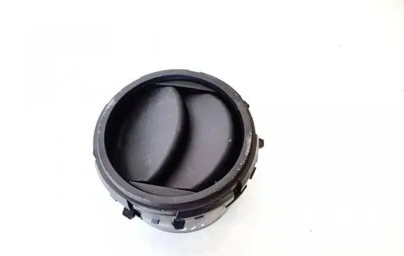 Toyota Yaris Dash center air vent grill