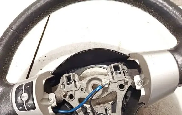 Steering wheel buttons/switches