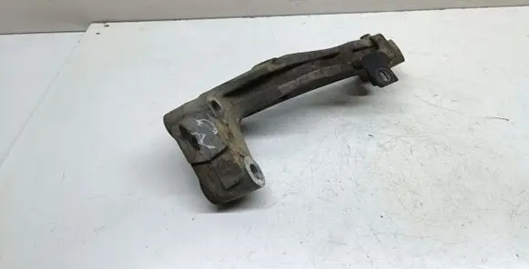 Peugeot 308 Engine mounting bracket
