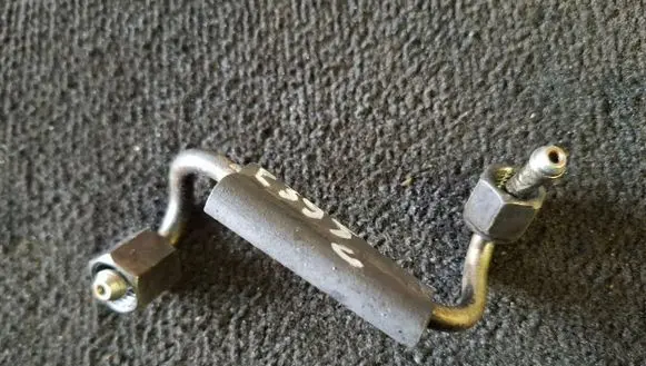 BMW 5 E39 Fuel injector supply line/pipe 