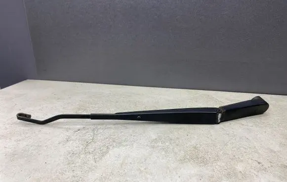 Nissan Pathfinder R51 Front wiper blade arm 39570RHD