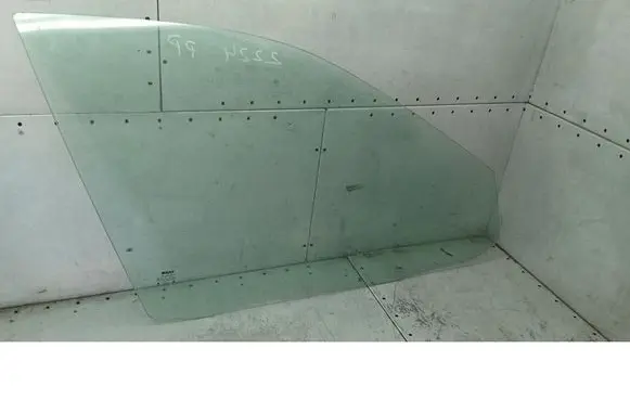 Seat Toledo II (1M) Front door window glass four-door 