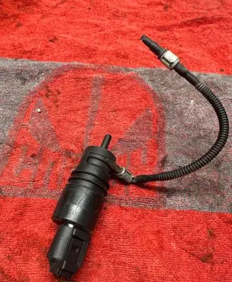 BMW X5 E70 Windscreen/windshield washer pump 6934160 10833217 3095102
