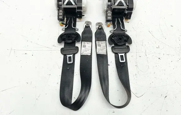 Volkswagen Jetta VI Front seatbelt 5C6857706C 5C6857705B