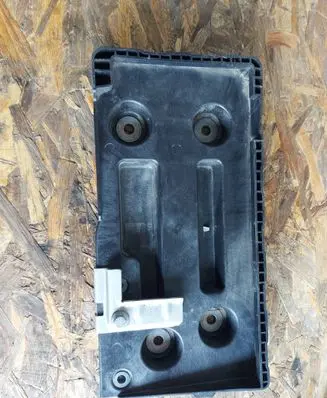 Volkswagen PASSAT B8 Battery tray 3Q0804869