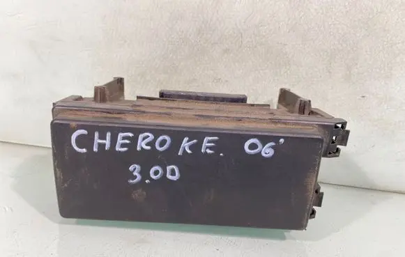 Jeep Grand Cherokee (WK) Fuse module 04692073ab